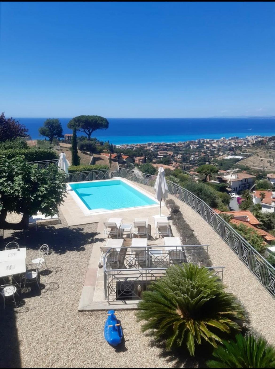 Villa Gaia - Luxury Villa, Pool & Wellness Rooms 보르디게라 외부 사진
