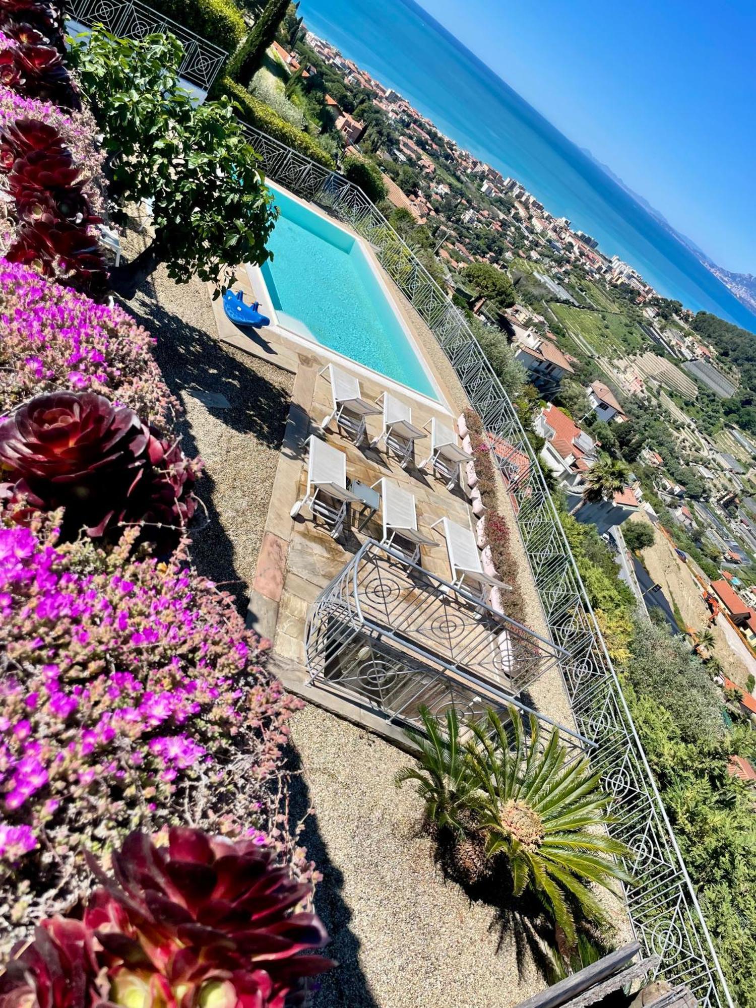 Villa Gaia - Luxury Villa, Pool & Wellness Rooms 보르디게라 외부 사진