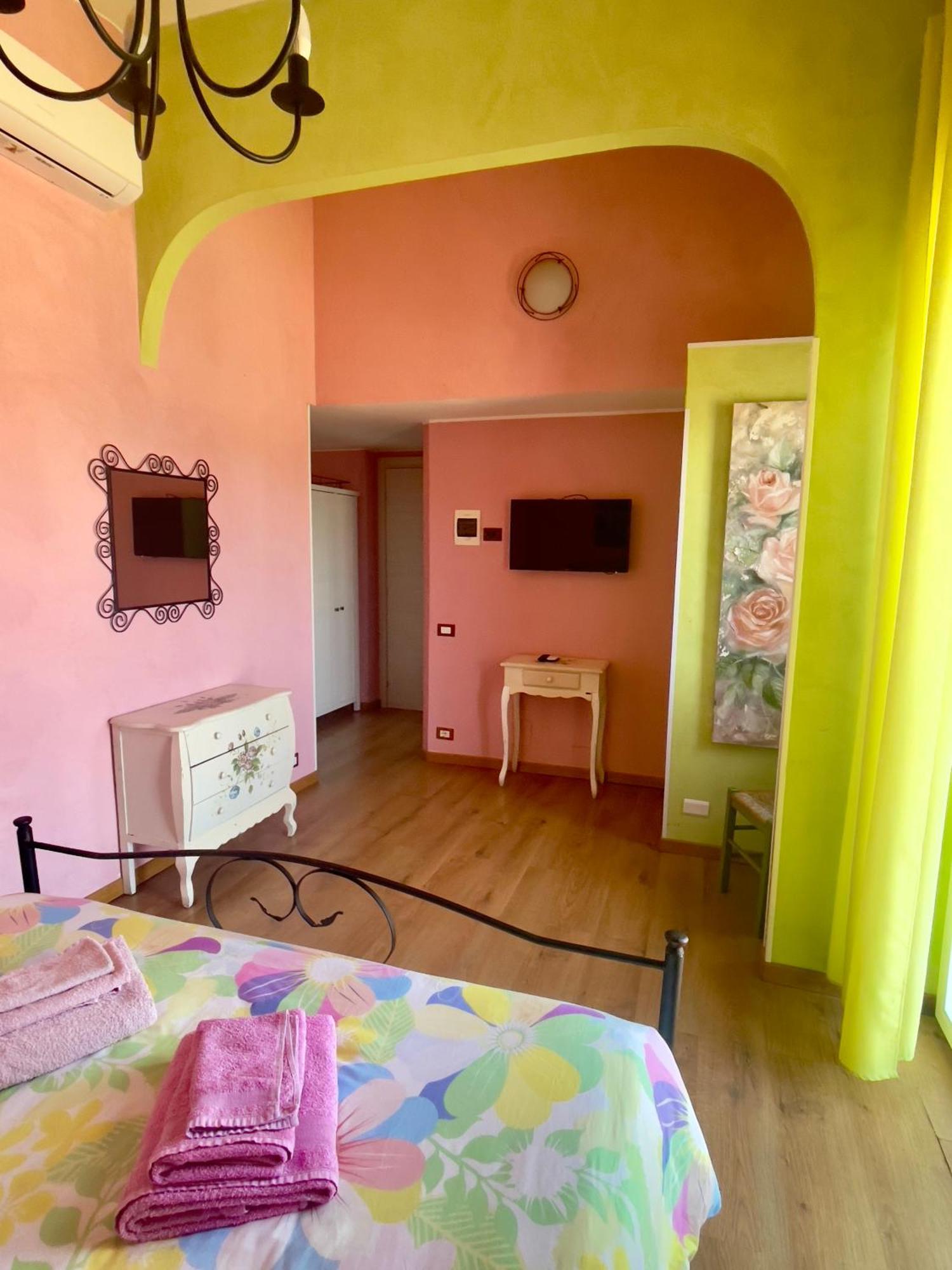 Villa Gaia - Luxury Villa, Pool & Wellness Rooms 보르디게라 외부 사진