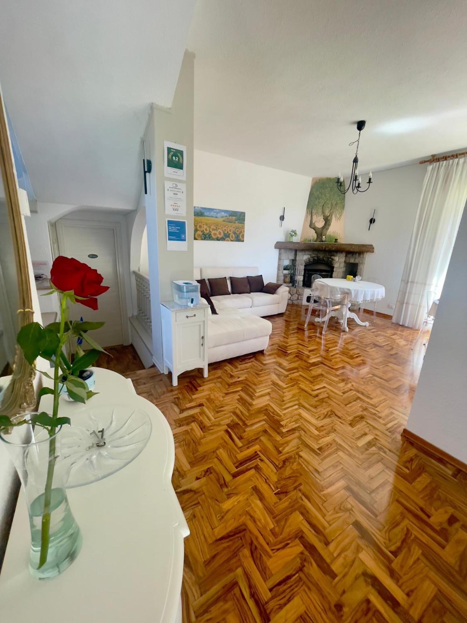 Villa Gaia - Luxury Villa, Pool & Wellness Rooms 보르디게라 외부 사진