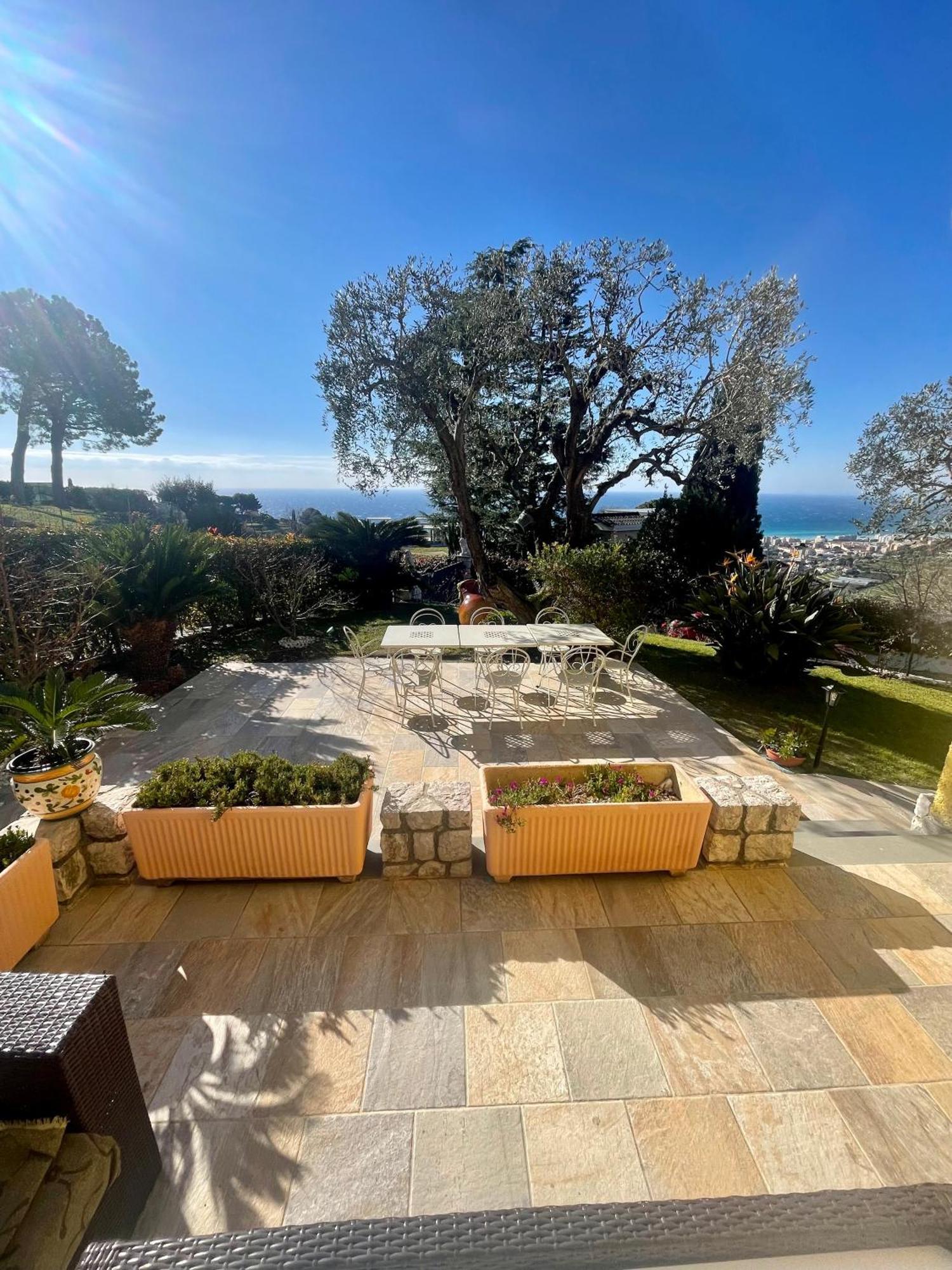 Villa Gaia - Luxury Villa, Pool & Wellness Rooms 보르디게라 외부 사진